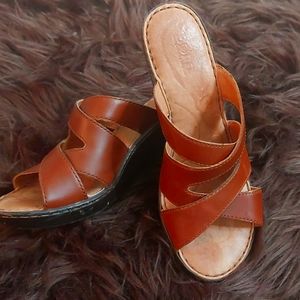 Born womens wedge sandal